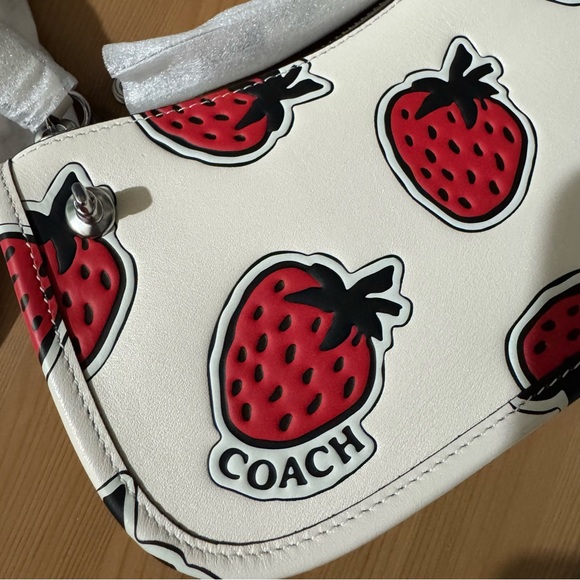 🍓 Coach Swinger Bag 20 With Strawberry Print - Picture 9 of 13